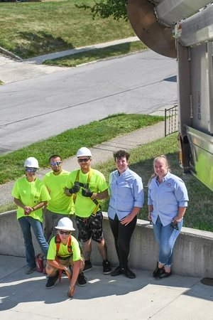 Group picture of roofers